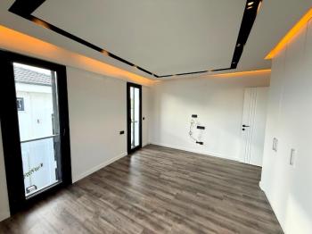 500 M² Üzerinde Satılık 4+1 Tam Müstakil Villa