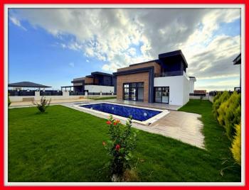 500 M² Üzerinde Satılık 4+1 Tam Müstakil Villa