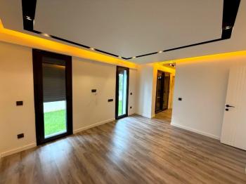 500 M² Üzerinde Satılık 4+1 Tam Müstakil Villa