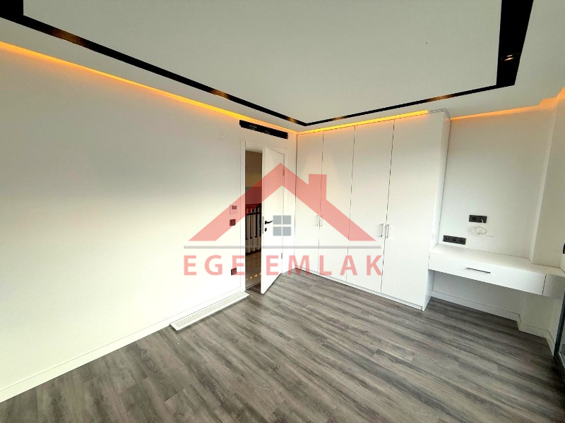 500 M² Üzerinde Satılık 4+1 Tam Müstakil Villa