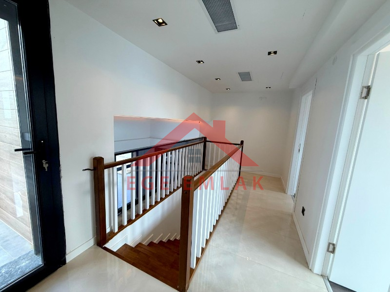 500 M² Üzerinde Satılık 4+1 Tam Müstakil Villa