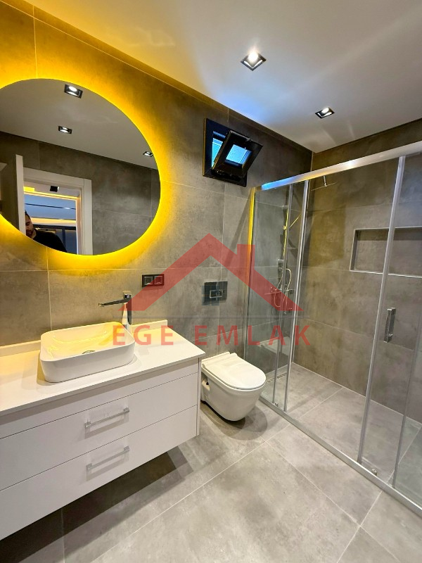 500 M² Üzerinde Satılık 4+1 Tam Müstakil Villa