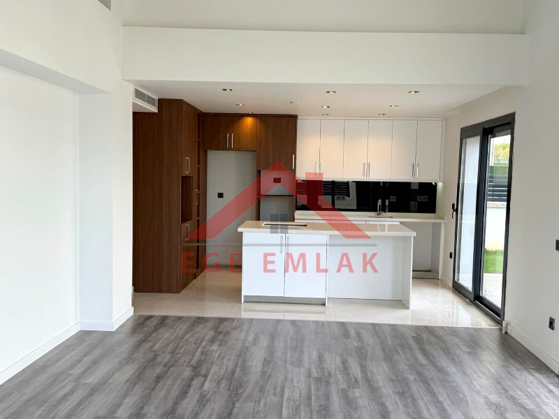 500 M² Üzerinde Satılık 4+1 Tam Müstakil Villa