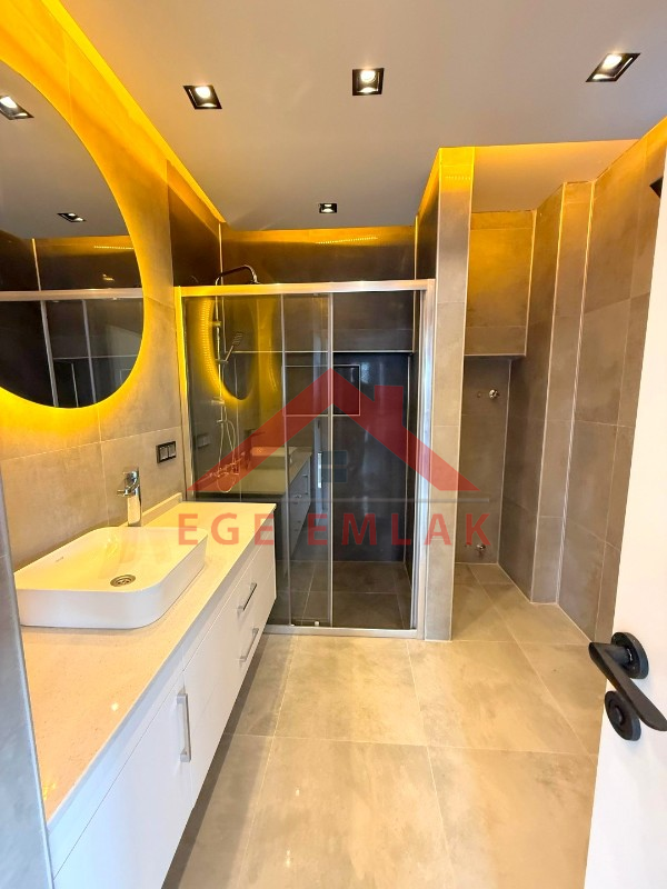 500 M² Üzerinde Satılık 4+1 Tam Müstakil Villa