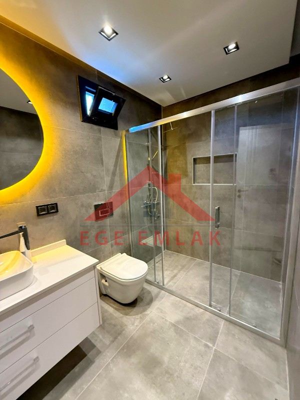 500 M² Üzerinde Satılık 4+1 Tam Müstakil Villa