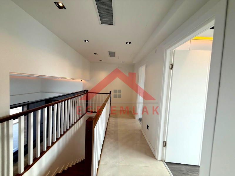 500 M² Üzerinde Satılık 4+1 Tam Müstakil Villa