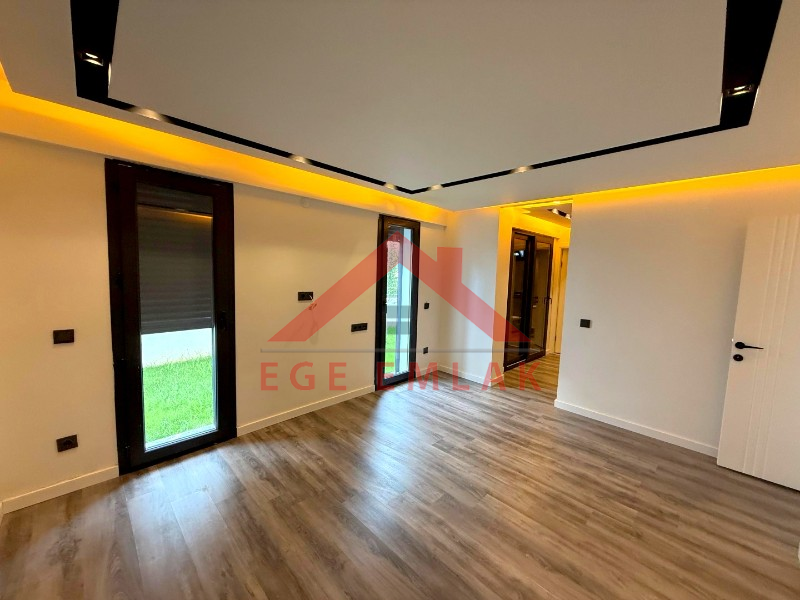 500 M² Üzerinde Satılık 4+1 Tam Müstakil Villa