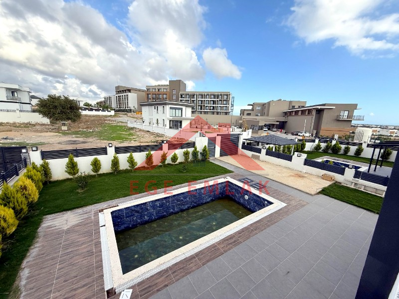 500 M² Üzerinde Satılık 4+1 Tam Müstakil Villa