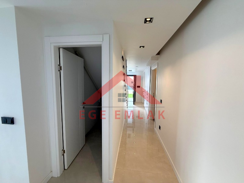 500 M² Üzerinde Satılık 4+1 Tam Müstakil Villa