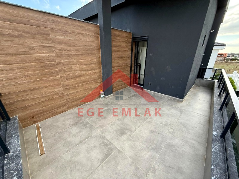 500 M² Üzerinde Satılık 4+1 Tam Müstakil Villa