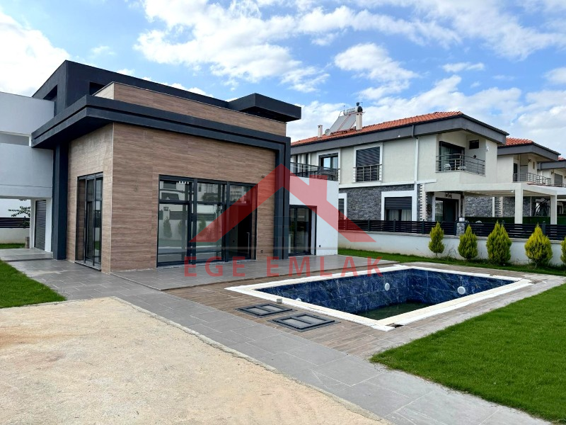 500 M² Üzerinde Satılık 4+1 Tam Müstakil Villa