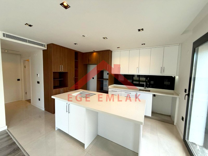 500 M² Üzerinde Satılık 4+1 Tam Müstakil Villa