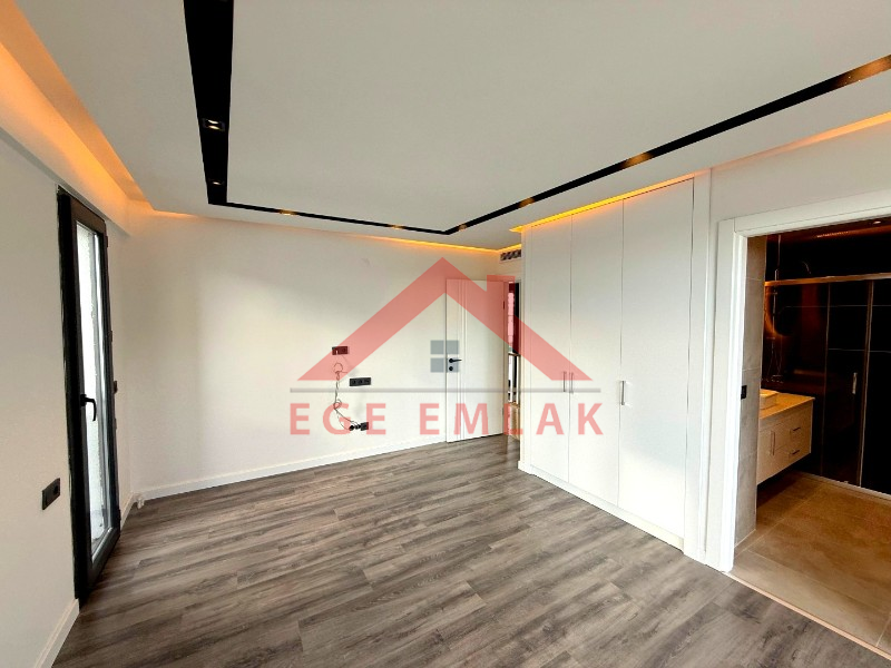 500 M² Üzerinde Satılık 4+1 Tam Müstakil Villa