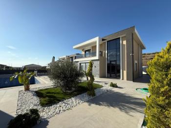 Didim Hisar Mahallesi’nde Satılık 4+1 Lüks Villa
