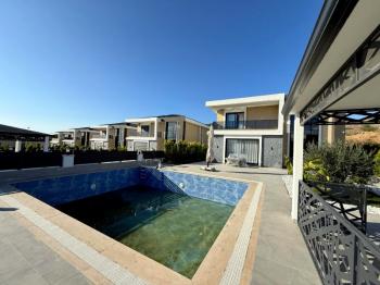 Didim Hisar Mahallesi’nde Satılık 4+1 Lüks Villa