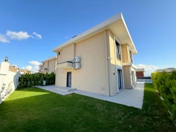 Didim Hisar Mahallesi’nde Satılık 4+1 Lüks Villa