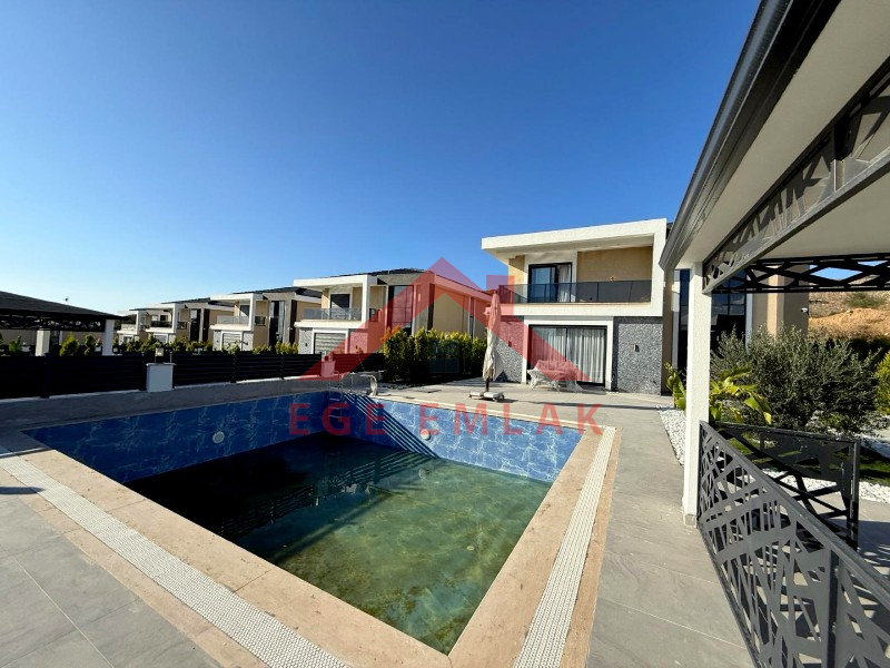 Didim Hisar Mahallesi’nde Satılık 4+1 Lüks Villa