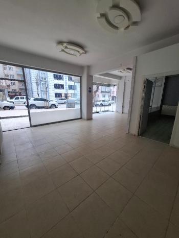 ÇORUM - GÜVENAY GÜLABİBEY ATA CADDESİ ÜZERİ SATILIK DÜKKAN