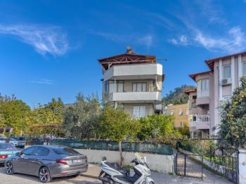 Marmaris Tepe Mahallesi Park Cepheli Tek Tapu 2 Adet 2+1 Daire