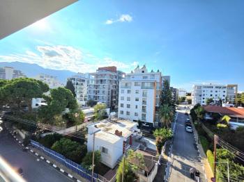 KKTC Girne Merkezde Çarşıya Yürüyüş Mesafesinde Deniz Manzaralı Satılık 1+1 Eşyalı Daire