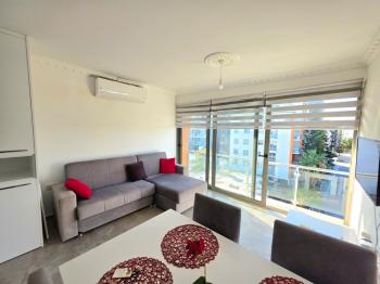 KKTC Girne Merkezde Çarşıya Yürüyüş Mesafesinde Deniz Manzaralı Satılık 1+1 Eşyalı Daire