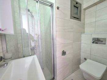 KKTC Girne Merkezde Çarşıya Yürüyüş Mesafesinde Deniz Manzaralı Satılık 1+1 Eşyalı Daire