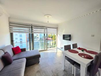 KKTC Girne Merkezde Çarşıya Yürüyüş Mesafesinde Deniz Manzaralı Satılık 1+1 Eşyalı Daire