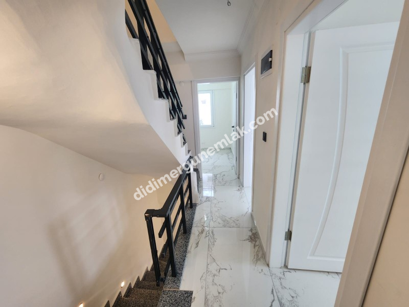 DİDİM ALTINKUM MAHALLESİ'NDE YEŞİLKENT YOLUNA YAKIN MASRAFSIZ MÜSTAKİL BAHÇELİ 4+1 SATILIK VİLLA