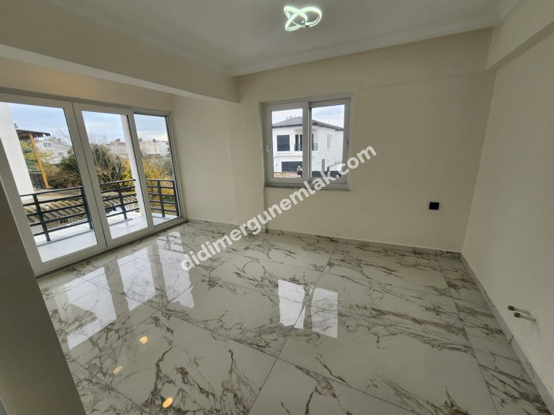 DİDİM ALTINKUM MAHALLESİ'NDE YEŞİLKENT YOLUNA YAKIN MASRAFSIZ MÜSTAKİL BAHÇELİ 4+1 SATILIK VİLLA