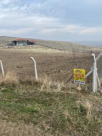 GÜVENAY - ÇORUM PINARÇAY KÖYÜ 4 DÖNÜM SATILIK TARLA 