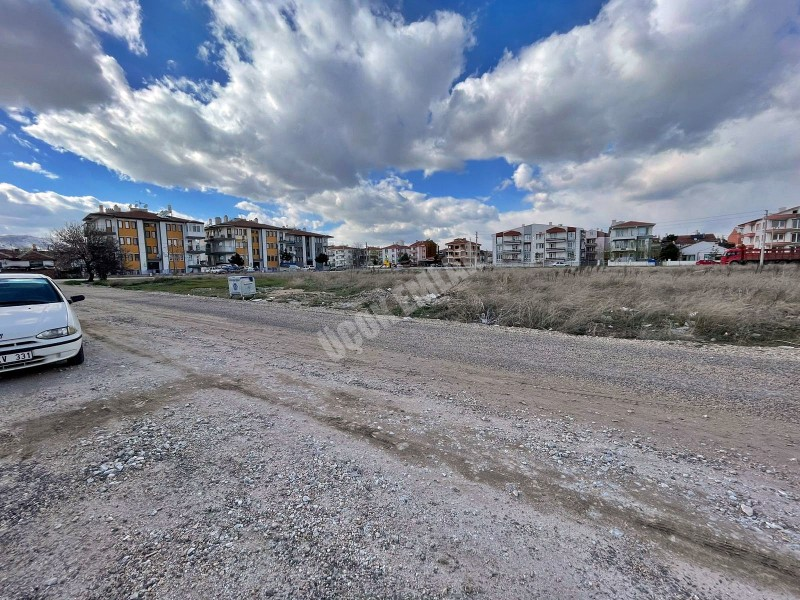 AFYON ÜÇOK EMLAKTAN MAREŞAL F ÇAKMAK MAH SATILIK 3+1 LÜX DAİRE