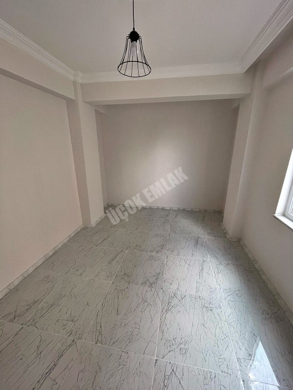 AFYON ÜÇOK EMLAKTAN MAREŞAL F ÇAKMAK MAH SATILIK 3+1 LÜX DAİRE