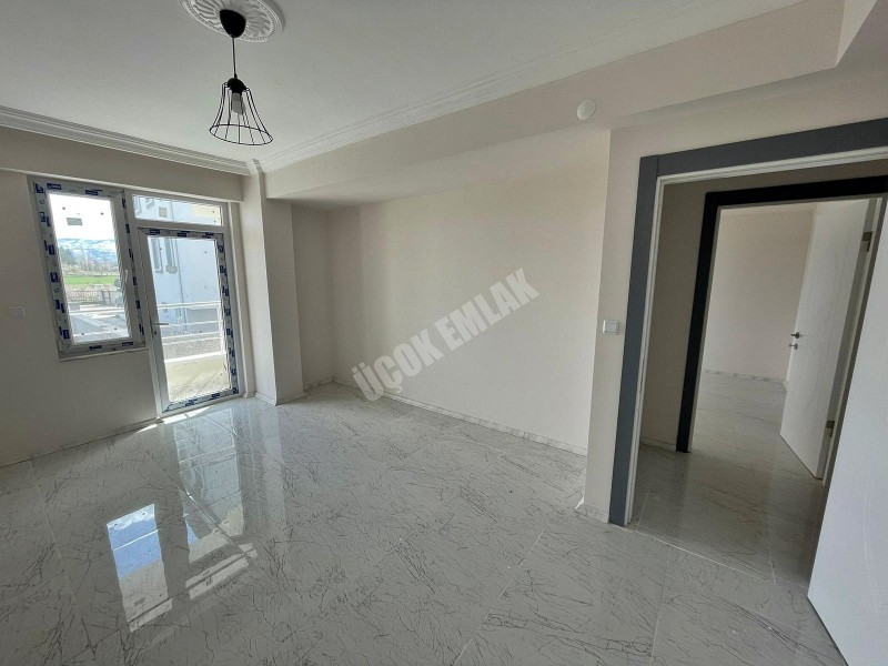 AFYON ÜÇOK EMLAKTAN MAREŞAL F ÇAKMAK MAH SATILIK 3+1 LÜX DAİRE