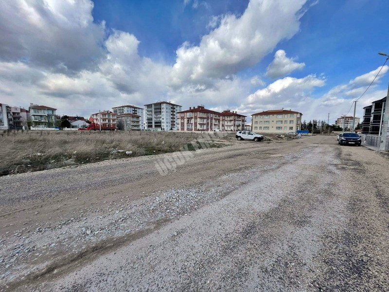 AFYON ÜÇOK EMLAKTAN MAREŞAL F ÇAKMAK MAH SATILIK 3+1 LÜX DAİRE