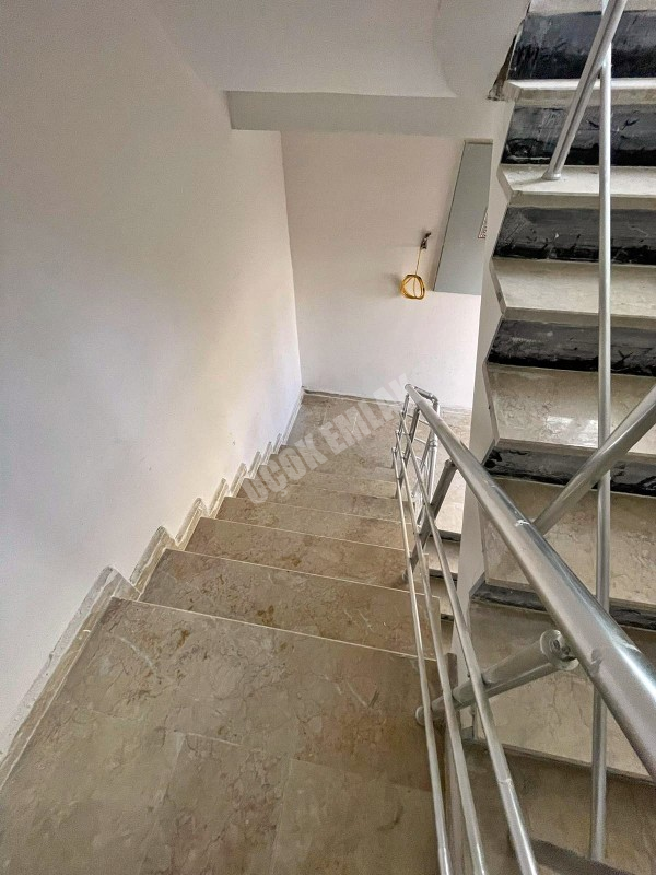 AFYON ÜÇOK EMLAKTAN MAREŞAL F ÇAKMAK MAH SATILIK 3+1 LÜX DAİRE