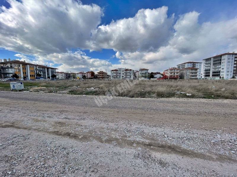 AFYON ÜÇOK EMLAKTAN MAREŞAL F ÇAKMAK MAH SATILIK 3+1 LÜX DAİRE