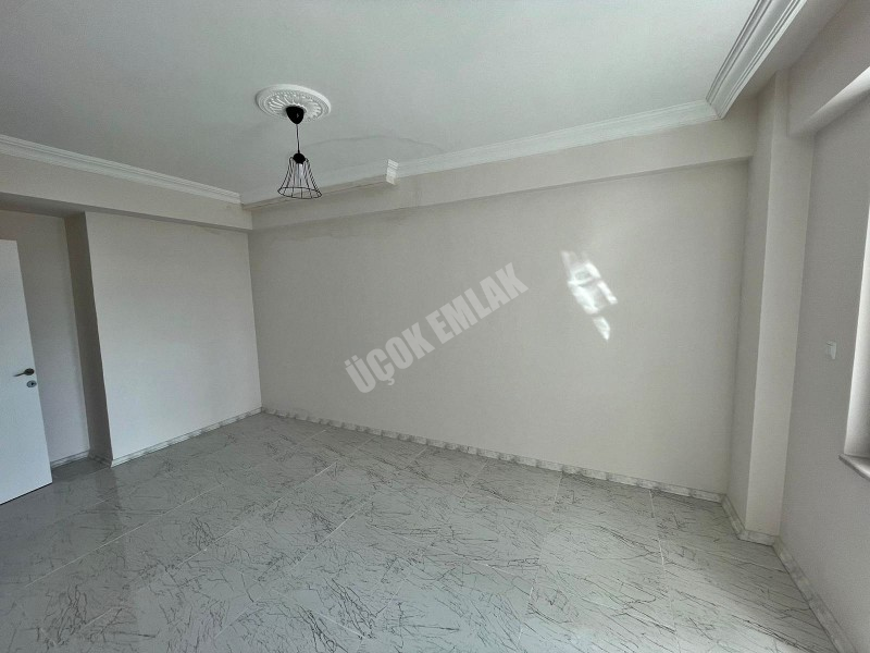 AFYON ÜÇOK EMLAKTAN MAREŞAL F ÇAKMAK MAH SATILIK 3+1 LÜX DAİRE