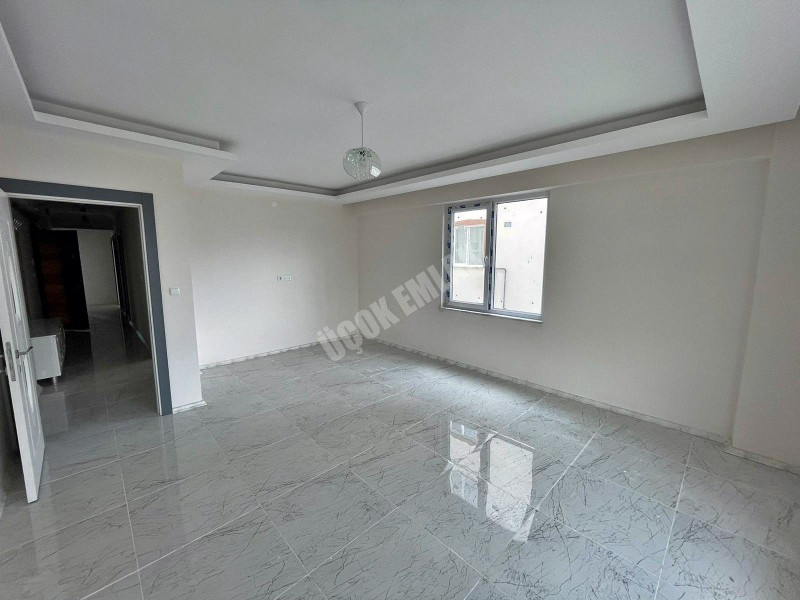 AFYON ÜÇOK EMLAKTAN MAREŞAL F ÇAKMAK MAH SATILIK 3+1 LÜX DAİRE