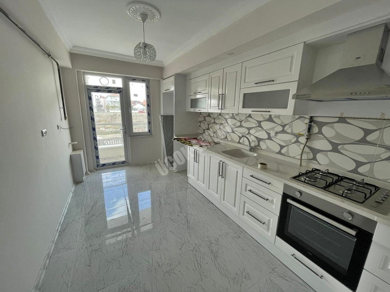 AFYON ÜÇOK EMLAKTAN MAREŞAL F ÇAKMAK MAH SATILIK 3+1 LÜX DAİRE