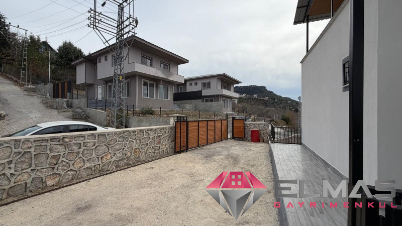 Elmas’tan Yeniköy’de Doğa Manzaralı Verandalı 5+2 Lüks Dubleks