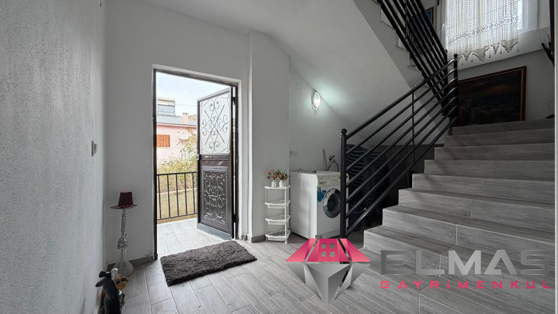 Elmas’tan Yeniköy’de Doğa Manzaralı Verandalı 5+2 Lüks Dubleks