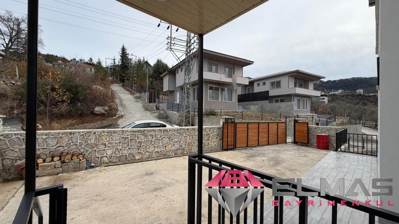 Elmas’tan Yeniköy’de Doğa Manzaralı Verandalı 5+2 Lüks Dubleks