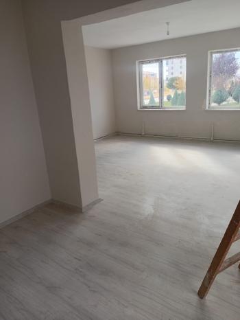 GÜVENAY - ÇORUM BUHARAEVLER DEVLET BAHÇELİ OKULU CİVARI 2+1 ACİL SATILIK DAİRE 