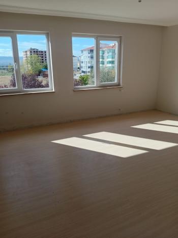 GÜVENAY - ÇORUM BUHARAEVLER DEVLET BAHÇELİ OKULU CİVARI 2+1 ACİL SATILIK DAİRE 