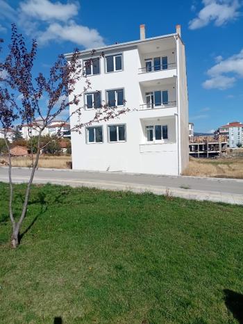 GÜVENAY - ÇORUM BUHARAEVLER DEVLET BAHÇELİ OKULU CİVARI 2+1 ACİL SATILIK DAİRE 