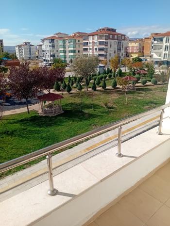 GÜVENAY - ÇORUM BUHARAEVLER DEVLET BAHÇELİ OKULU CİVARI 2+1 ACİL SATILIK DAİRE 