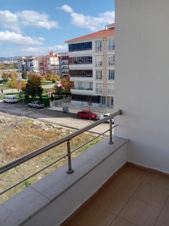 GÜVENAY - ÇORUM BUHARAEVLER DEVLET BAHÇELİ OKULU CİVARI 2+1 ACİL SATILIK DAİRE 