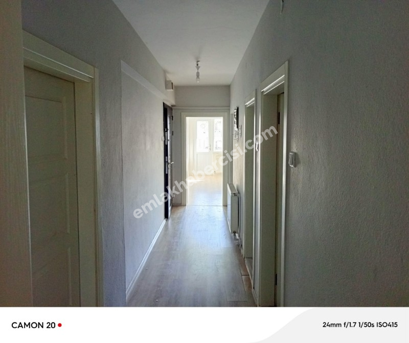 MUDANYA ÖMERBEY'DE  İÇİ KOMPLE YENİLENMİŞ ARA KAT 2+1 DAİRE