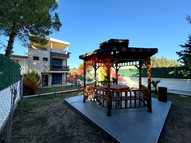 Didim'de Denize 300 Metre Mesafede Satılık Eşyalı Yazlık