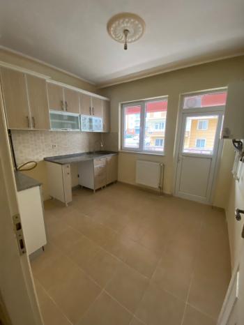 GÜVENAY - ÇORUM ÜÇTUTLAR F. SULTAN MEHMET OKULU YANI SATILIK DAİRE